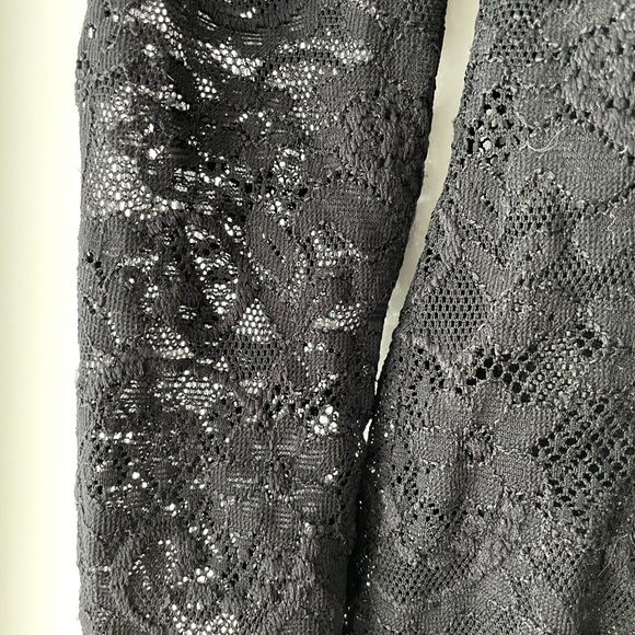 Aritzia Talula Lace top - Picture 2 of 3